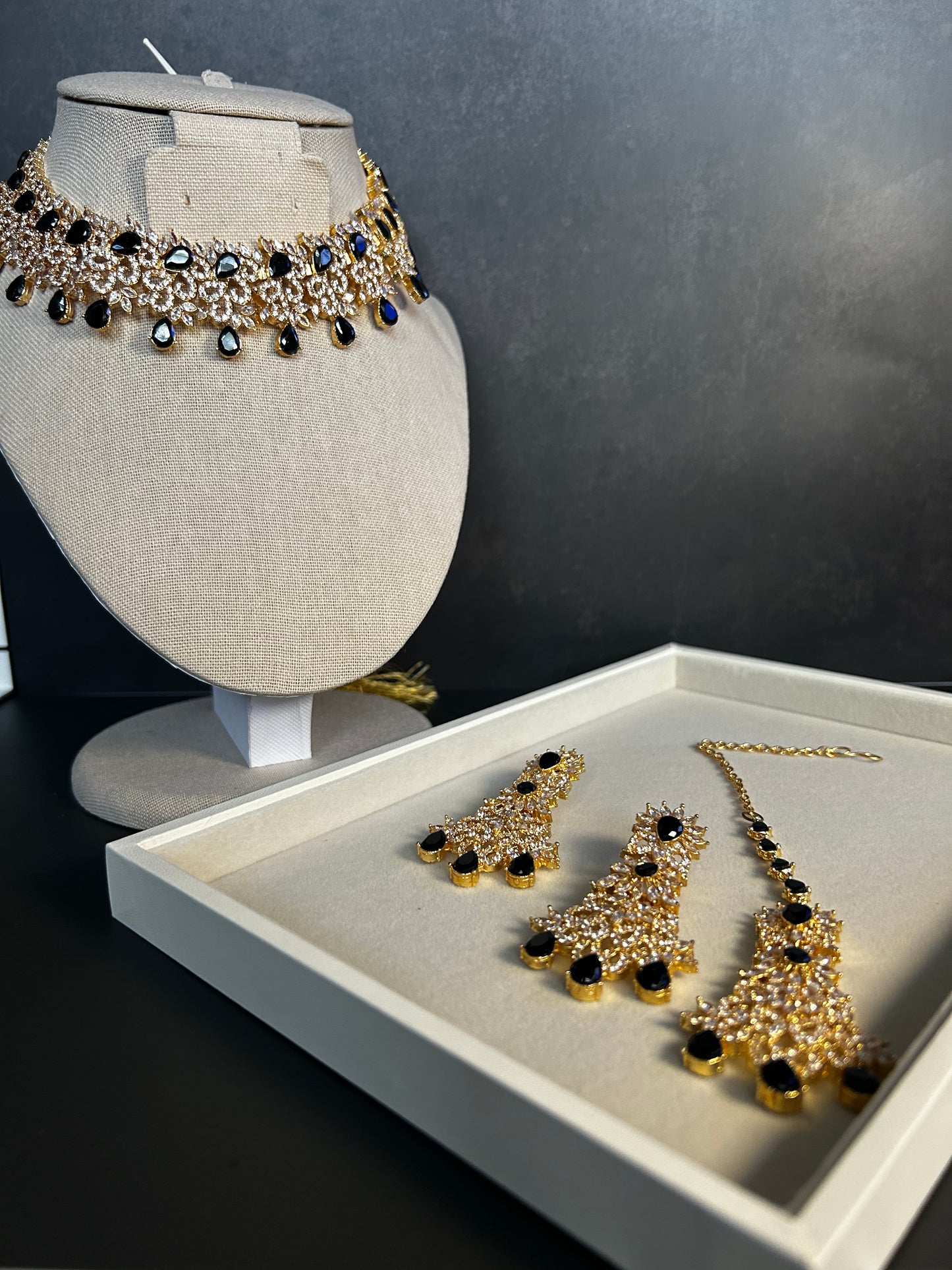 Black and Gold Necklace Set